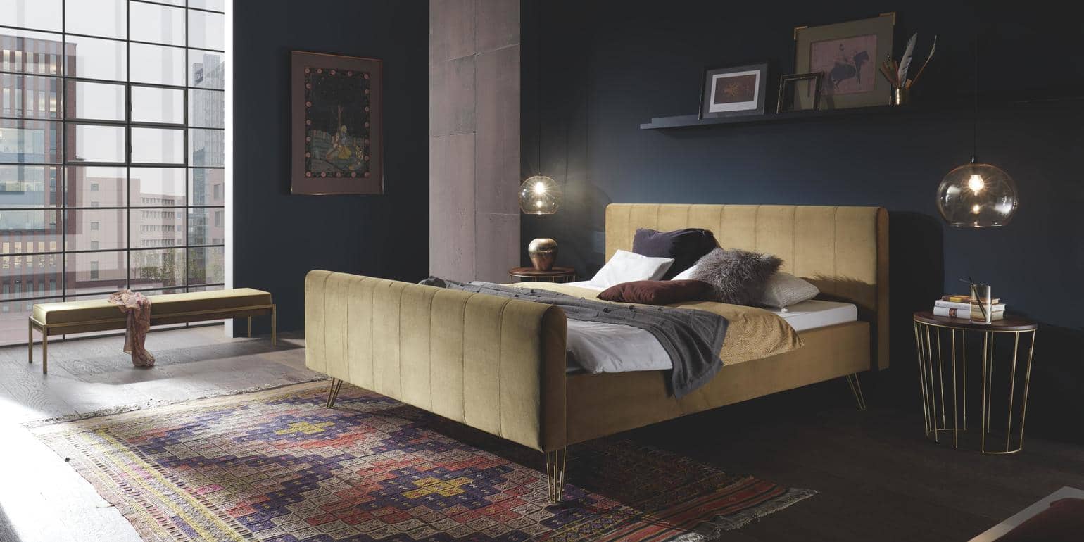 Fluwelen groen bed hasena bronzen poten 180x200 met meubelen