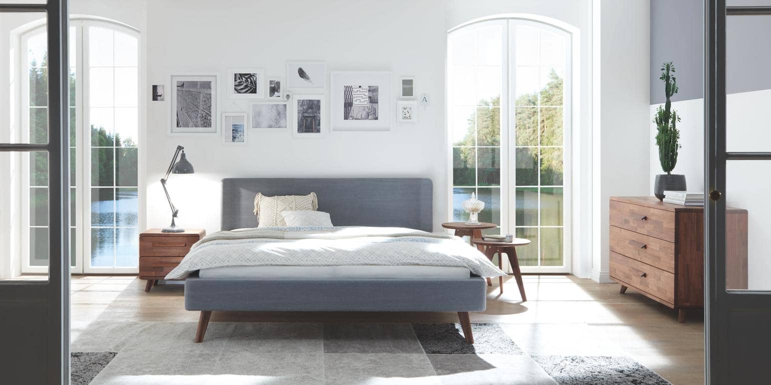 gestoffeerde houten poten mooi simpel modern bed grijs blauw